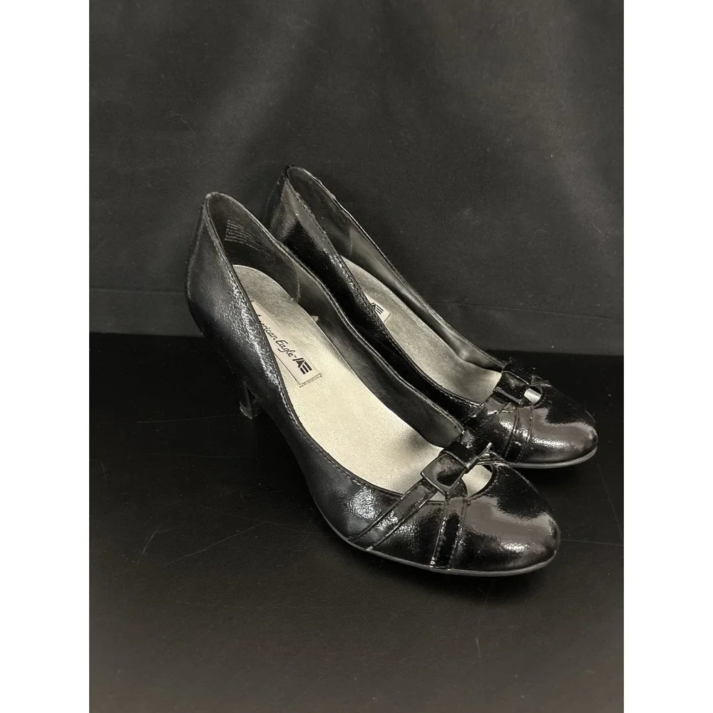 Womens Vintage Black American Eagle Heels size 5 some scuffs on heel